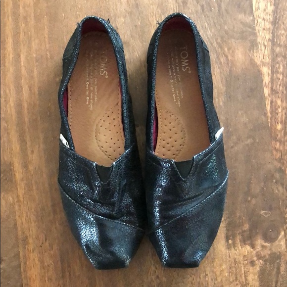 toms shiny shoes